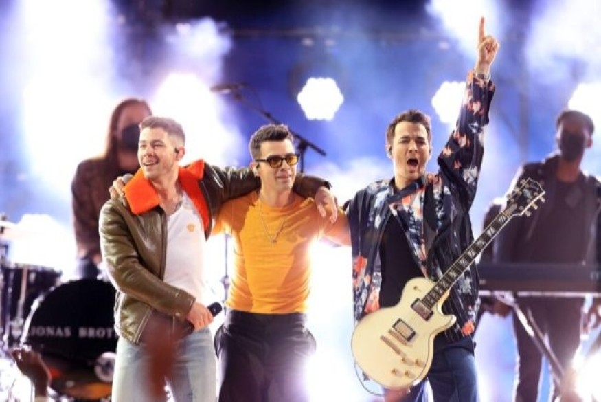 The Jonas Brothers reveal how they met