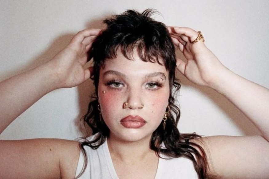 Lola Young breaks down on stage: When everything goes wrong at Wembley