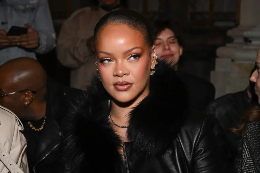 Rihanna becomes first woman to reach 200 million total sales and streams